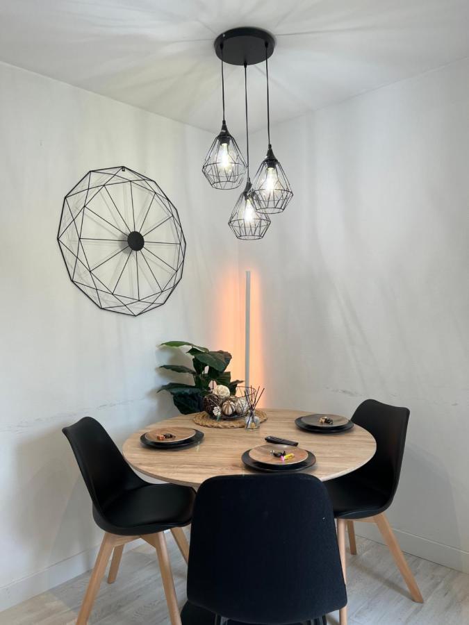 Charmant Appartement Duplex Au Calme เอเวรอ ภายนอก รูปภาพ